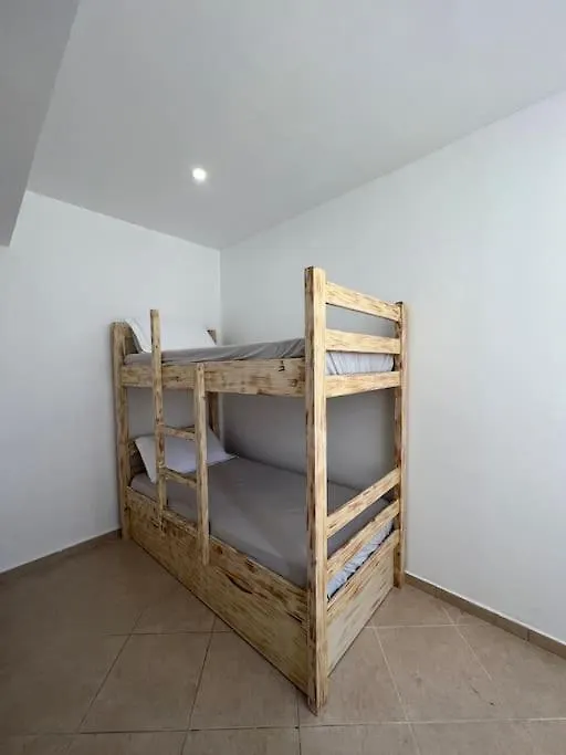 Cozy Getaway Apartment In Saranda, Beach Access